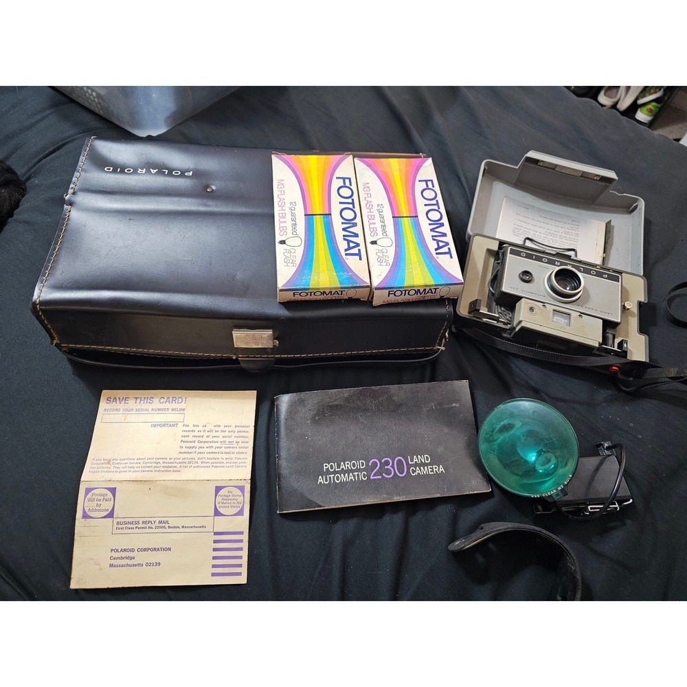 Vintage Polaroid Automatic 230 Land Camera Kit with Case Flash Bulbs Manual